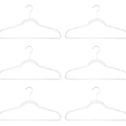 Cintres en plastique transparent